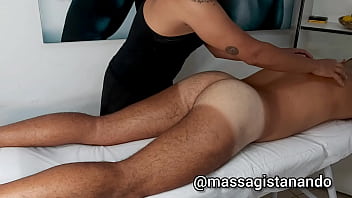 Massagem tântrica interativa com finalização sexual